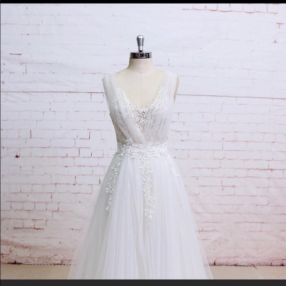 Wedding dress - Picture 2 of 8